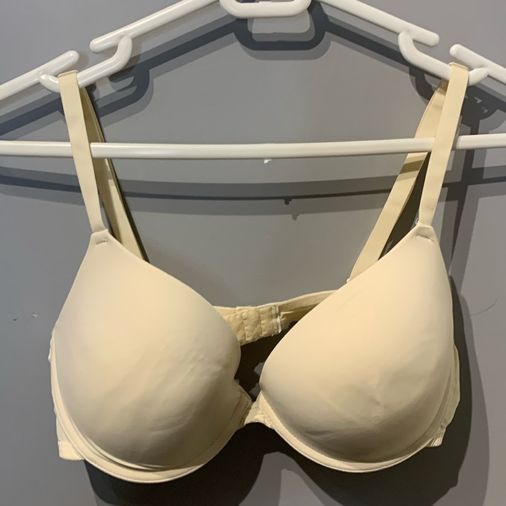 ⭐️ 5 for 20$! ⭐️ Padded Cream T-shirt Bra - Picture 2 of 5